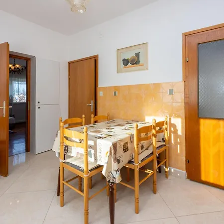 Appartement Lusicic - Hr-02386-01 By Interhome